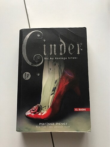 Cinder Bir ay Günlüğü kitabı