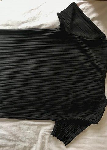 Düz Siyah Pilili Kısa Kollu T-shirt - Görsel 2