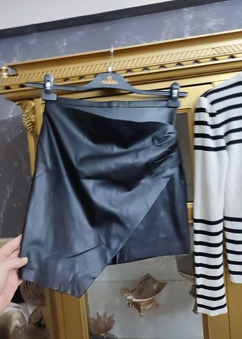 Deri Siyah Pilili Mini Şort - Görsel 6