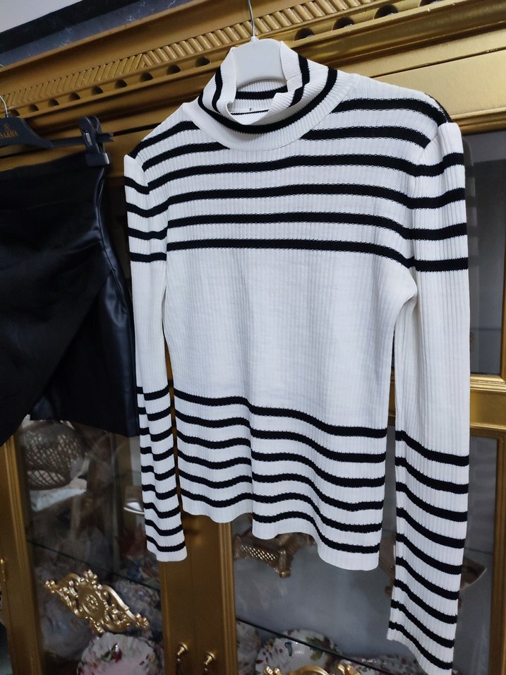 Deri Siyah Pilili Mini Şort - Görsel 4