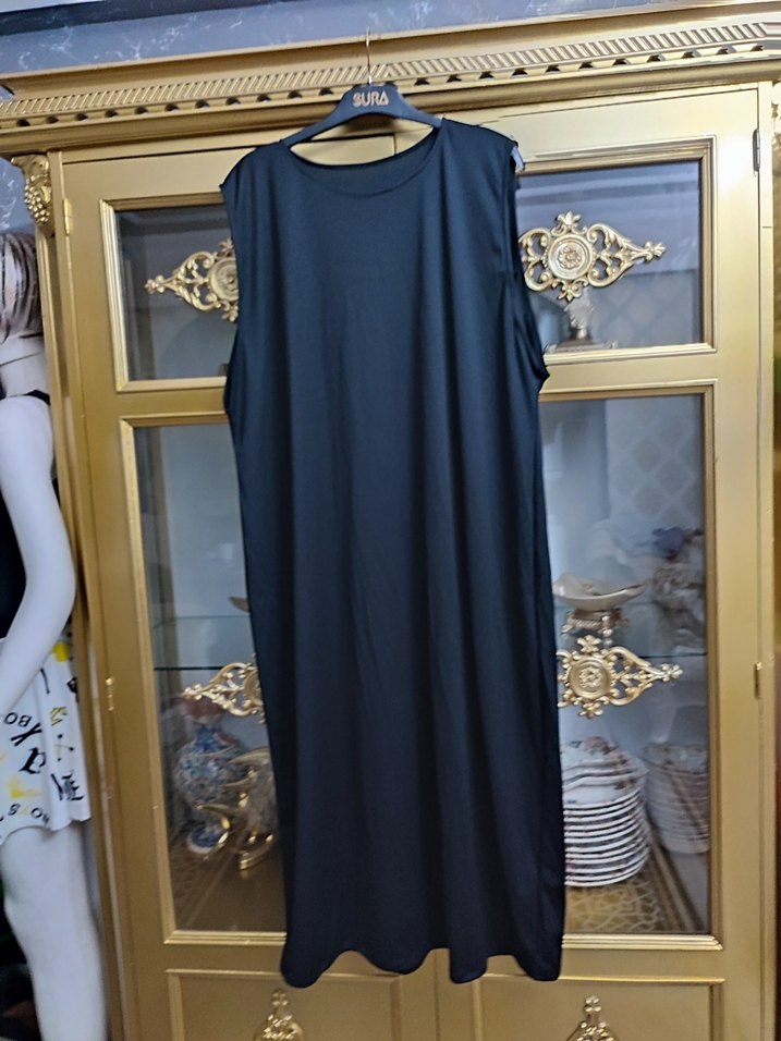 Siyah Dökümlü Uzun Kolsuz Elbise - Görsel 3