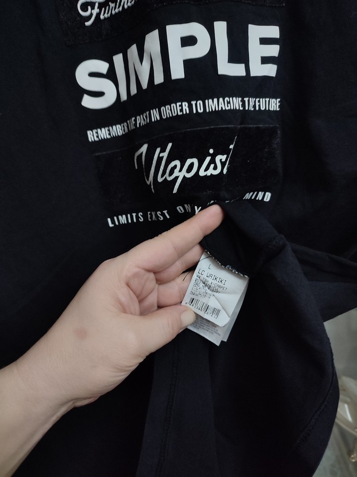 Siyah Minimalist Erkek Tişört - Görsel 2