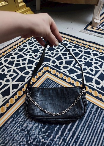 Zincir Detaylı Siyah Yılan Desenli Deri Çanta - Görsel 6