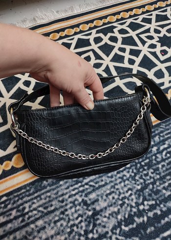 Zincir Detaylı Siyah Yılan Desenli Deri Çanta - Görsel 3