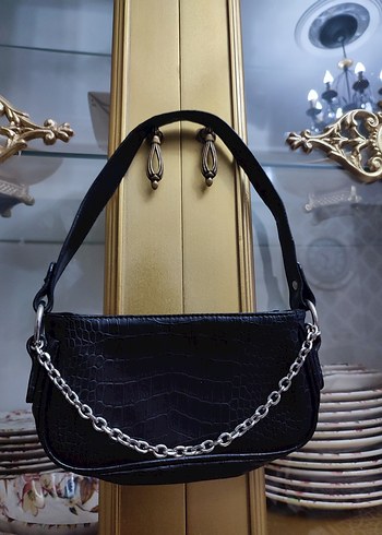 Zincir Detaylı Siyah Yılan Desenli Deri Çanta - Görsel 4