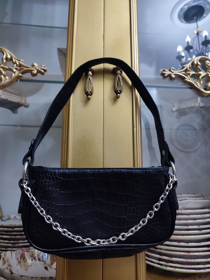 Zincir Detaylı Siyah Yılan Desenli Deri Çanta - Görsel 2