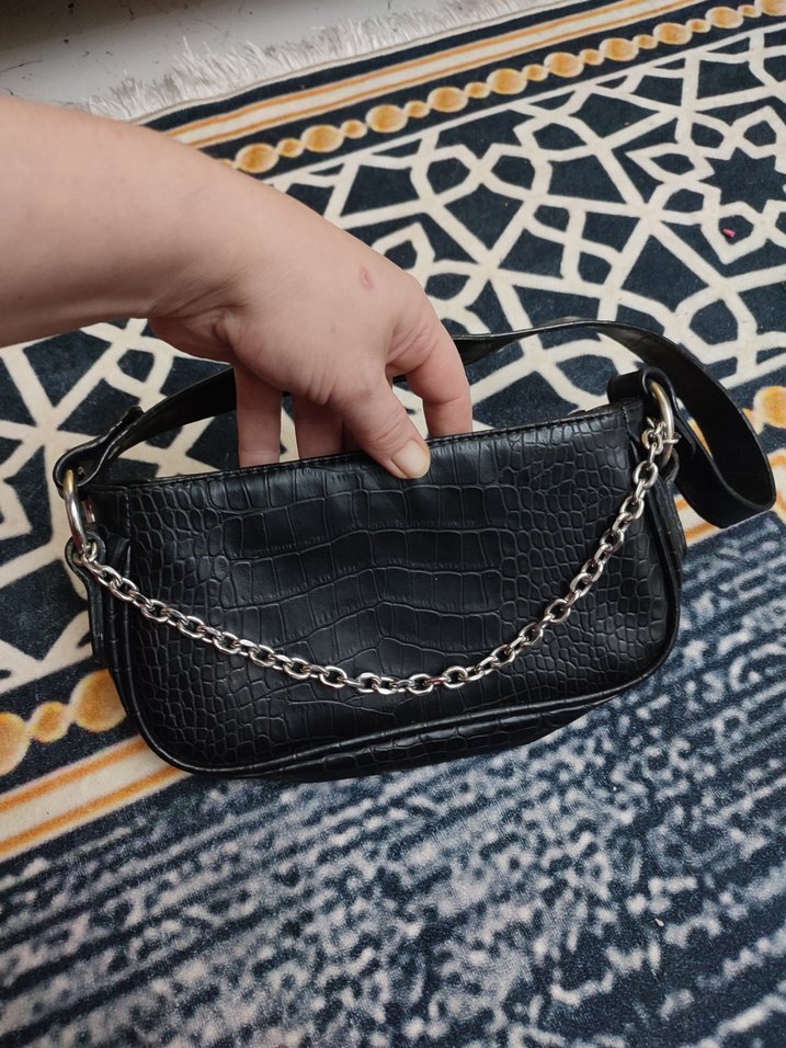 Zincir Detaylı Siyah Yılan Desenli Deri Çanta - Görsel 3