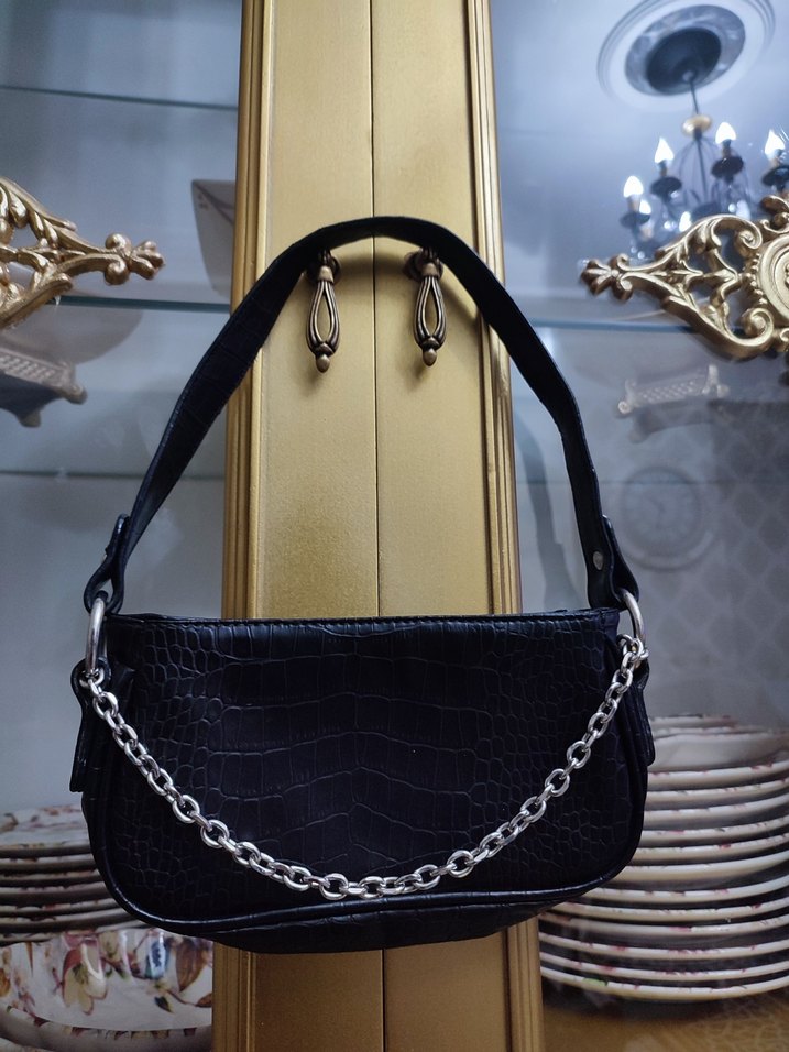 Zincir Detaylı Siyah Yılan Desenli Deri Çanta - Görsel 4