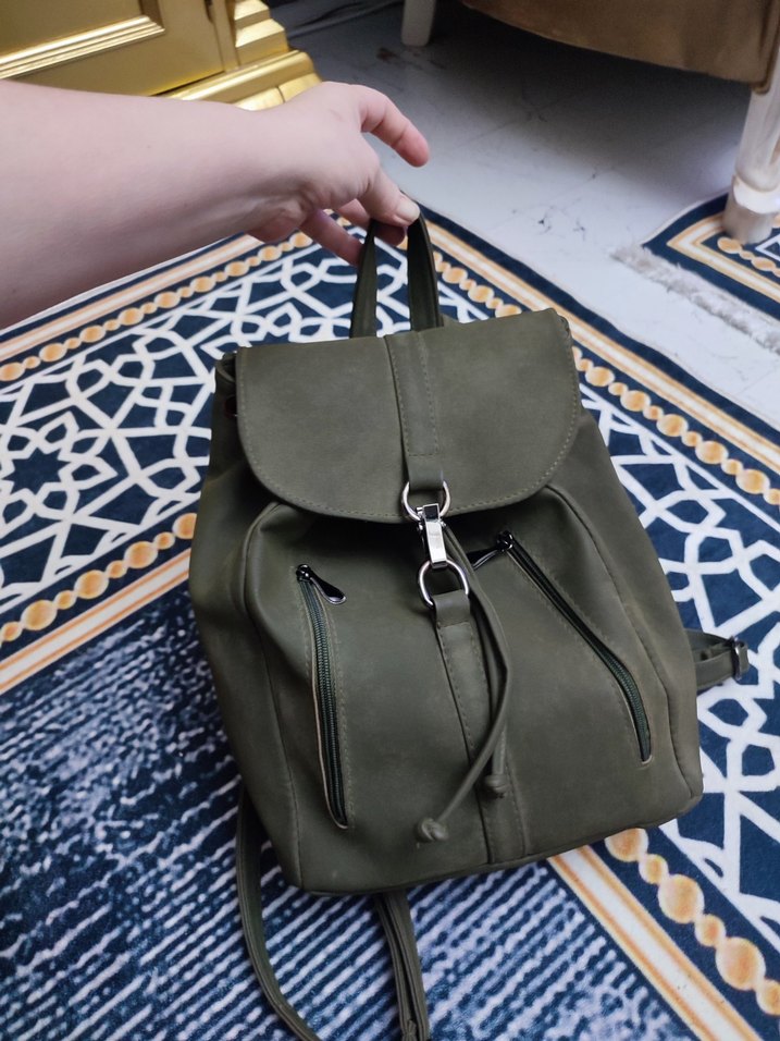 Tokalı Haki Deri Kadın Sırt Çantası - Görsel 3