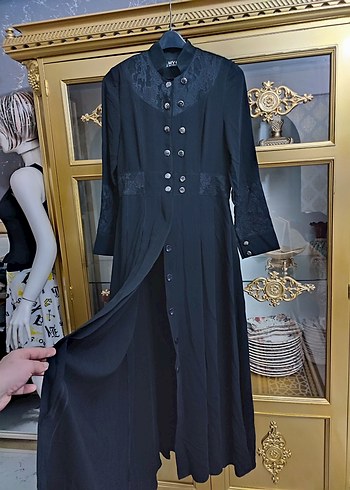 Uzun Siyah Gotik Kadın Kaban - Görsel 7