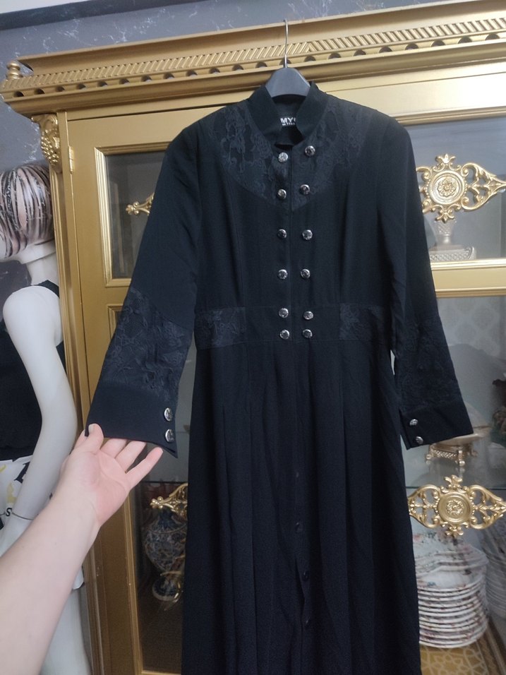 Uzun Siyah Gotik Kadın Kaban - Görsel 3