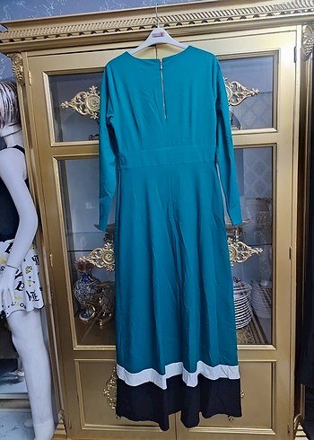 Uzun Turkuaz İşlemeli Kadın Elbise - Görsel 3