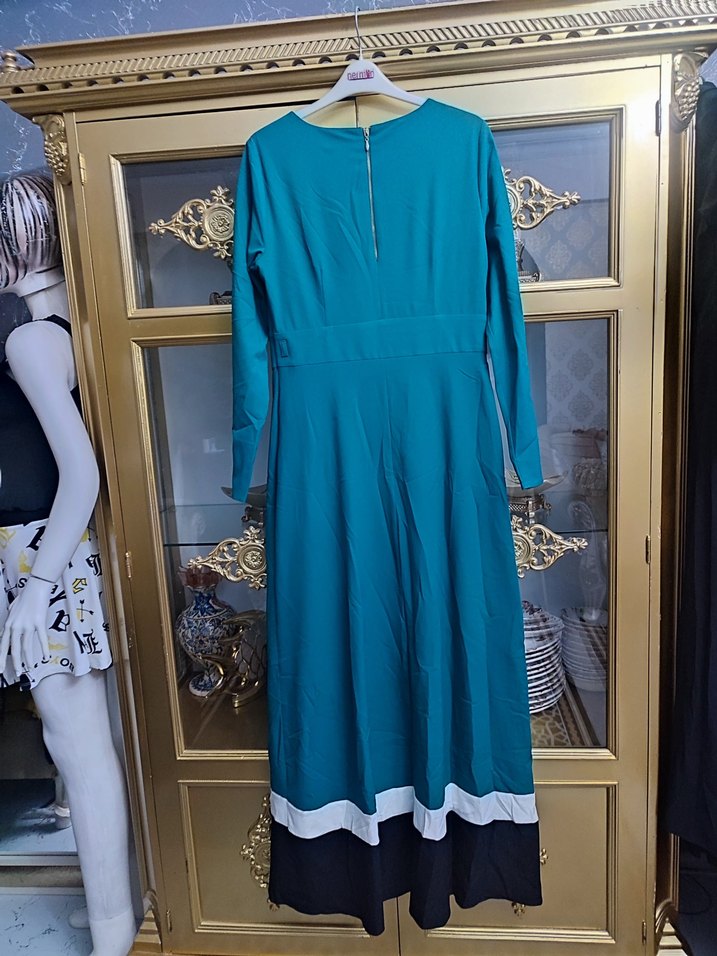 Uzun Turkuaz İşlemeli Kadın Elbise - Görsel 3