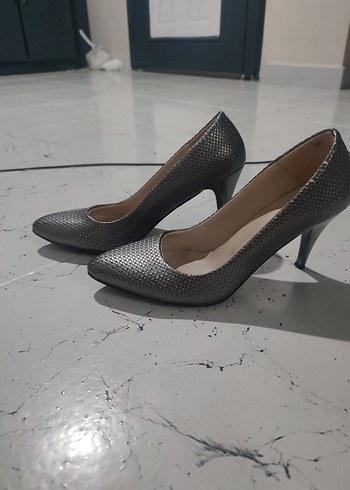 37 Beden gri Renk Gri Yılan Desenli Pliseli Stiletto