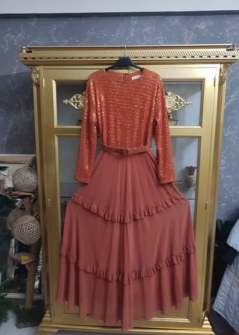 Kahverengi Uzun Kollu Fırfırlı Uzun Elbise