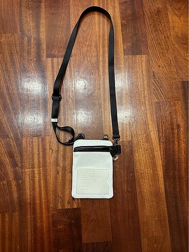 Zara telefon çantası