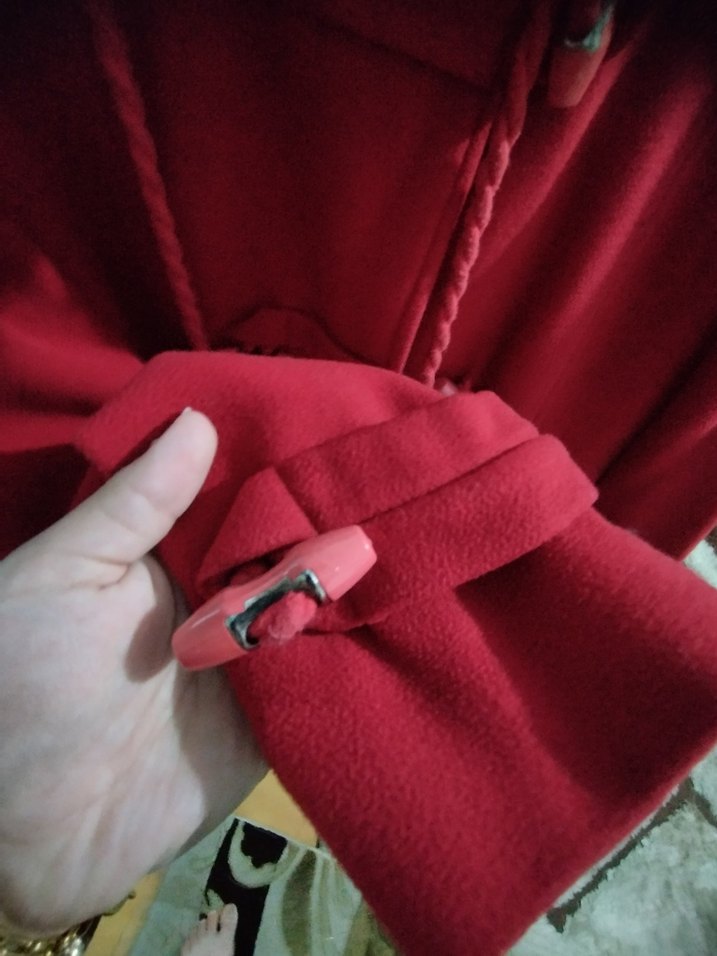 Kırmızı Kapüşonlu Kadın Kaban - Görsel 2