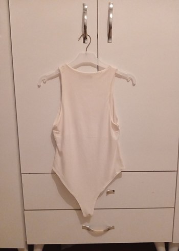 m Beden Yüksek Yakalı Beyaz Kolsuz Body