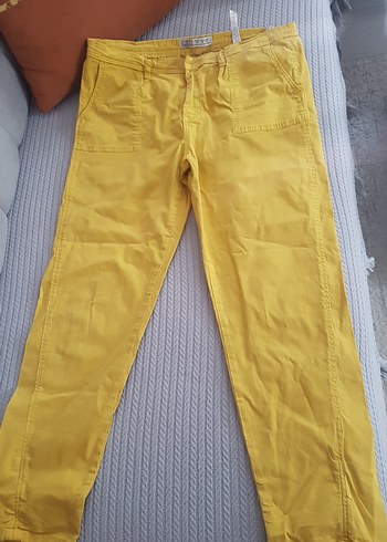 Sarı Kemerli Kadın Kumaş Pantolon