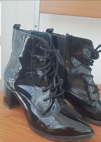 Kadın Siyah Rugan Topuklu Goth Bot