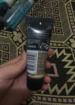 Maybelline fit me 110