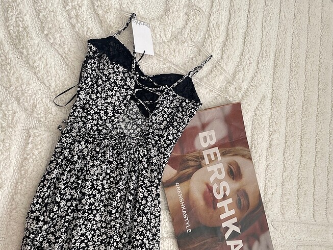 xs Beden Bershka elbise