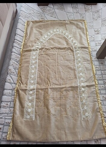 Kur'an kabı ve seccade ikili 