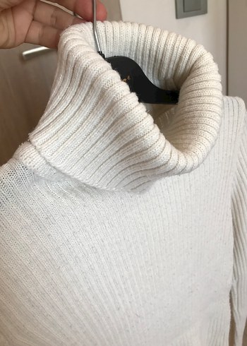 Beyaz Boğazlı Triko Kazak - Görsel 3