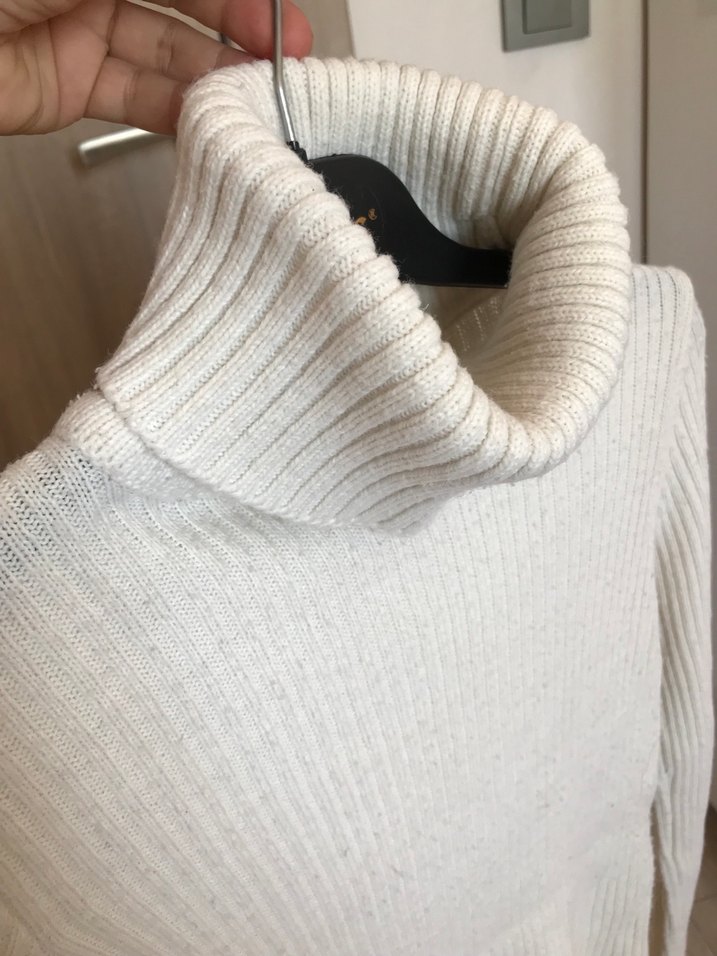 Beyaz Boğazlı Triko Kazak - Görsel 3