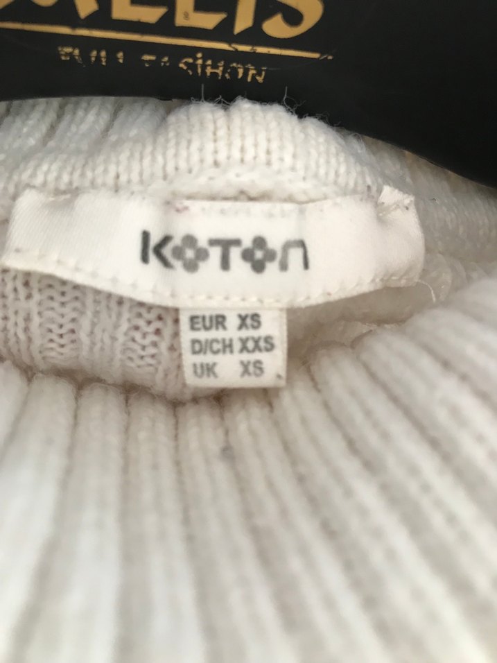 Beyaz Boğazlı Triko Kazak - Görsel 4