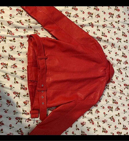 Pull and Bear Pull and bear kırmızı deri ceket