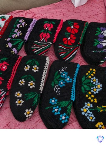 Nakışlı Siyah El Örgüsü Patik Çeşitleri