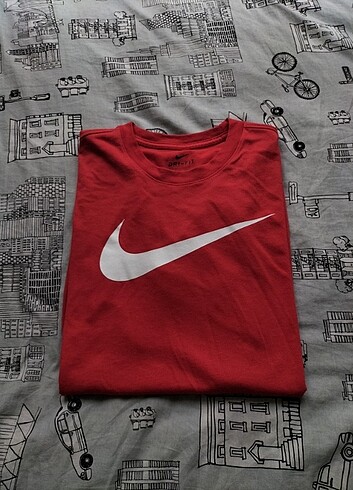 Nike kırmızı tişört 