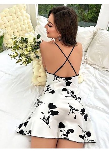 Beyaz Çiçek Desenli Saten Gecelik - Görsel 3