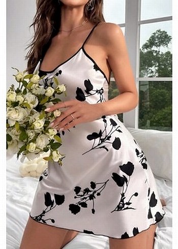 Beyaz Çiçek Desenli Saten Gecelik - Görsel 2