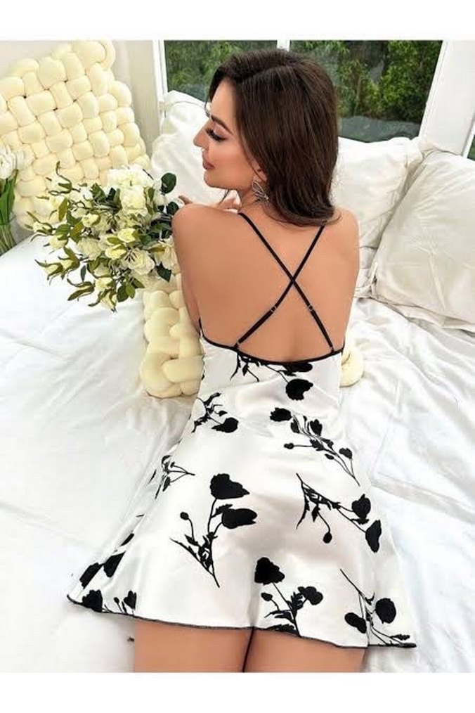 Beyaz Çiçek Desenli Saten Gecelik - Görsel 3