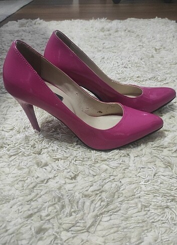 Pembe ince topuk 