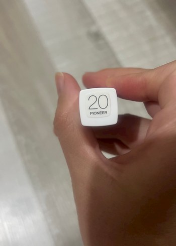 Beden kırmızı Renk Maybelline SuperStay Matte Ink Likit Mat Ruj 20 Pioneer