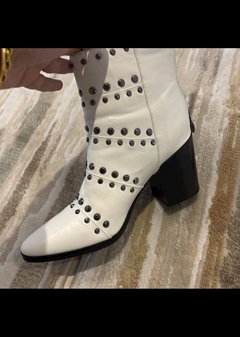 Beyaz Deri Tokalı Kadın Botları - Görsel 3