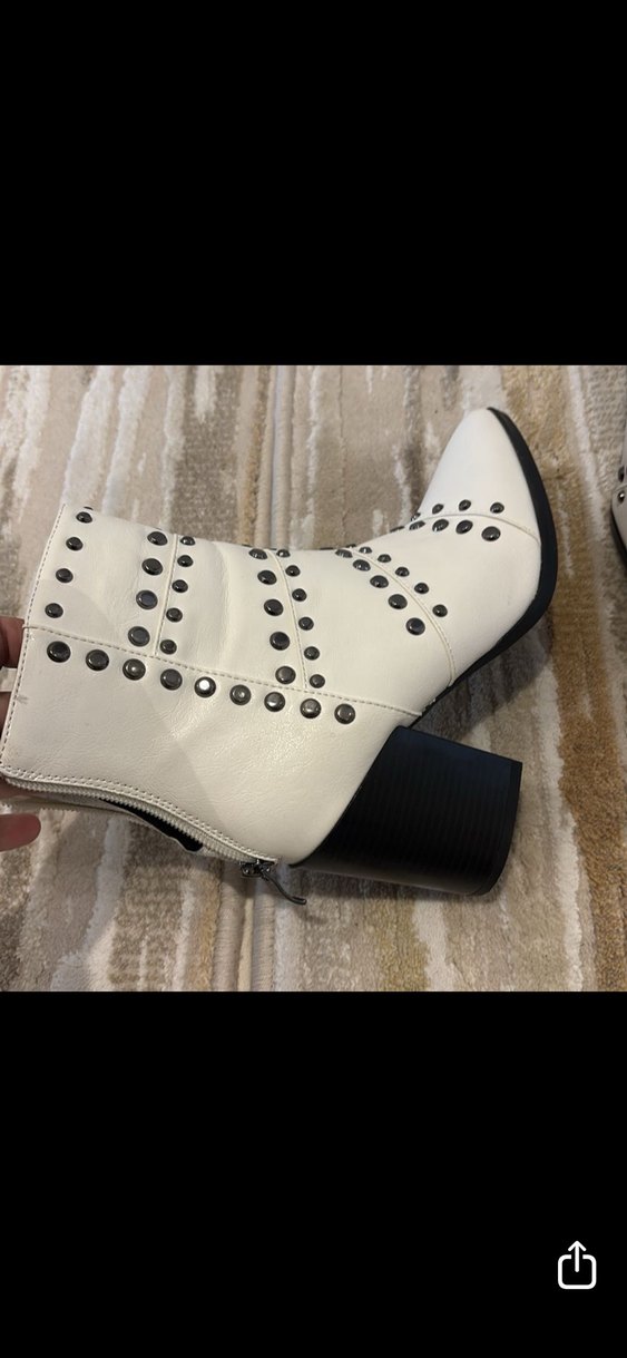 Beyaz Deri Tokalı Kadın Botları - Görsel 2