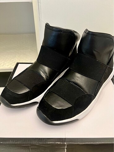 Nine West Tasarım Spor bot
