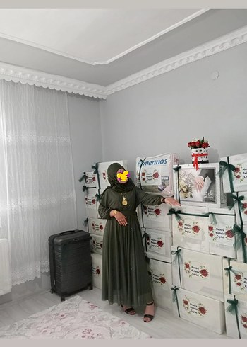 38 Beden Yeşil yarasa kol,pullu elbise