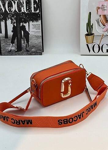  Beden turuncu Renk Yeni Model Çanta. Sıfır ve etiketli mağaza ürünüdür. 