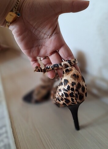 Leopar bayan topuklu ayakkabi