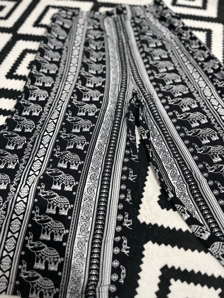 Bohem Siyah Fil Desenli Kadın Kumaş Bermuda - Görsel 3