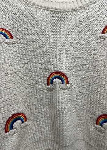 Gökkuşağı Desenli Beyaz Kazak - Görsel 3