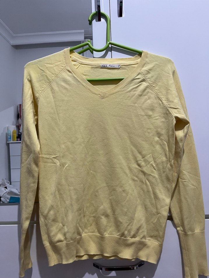 Sarı V Yaka Triko Kazak - Görsel 2