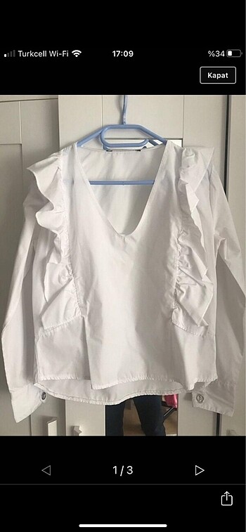 Beyaz fırfırlı gömlek