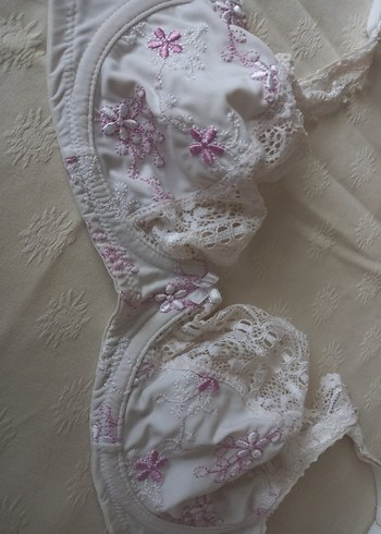 İşlemeli Beyaz Bohem Sütyen - Görsel 2