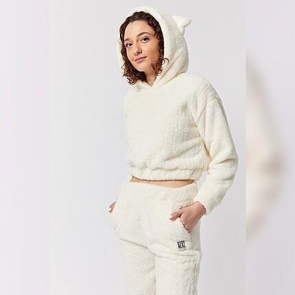 Kulaklı ve kapüşonlu ikili takım peluş